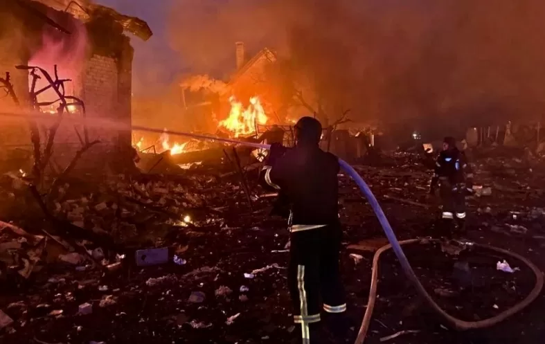Hơn 800 thiết bị không người lái cùng 13 tên lửa các loại, Nga tập kích Ukraine quy mô lớn nhất kể từ khi bắt đầu xung đột Hơn 800 thiết bị không người lái cùng 13 tên lửa các loại, Nga tập kích Ukraine quy mô lớn nhất kể từ khi bắt đầu xung đột