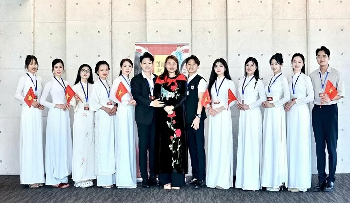 Tự hào một dải non sông – Dấu ấn nghệ thuật của người Việt tại vùng Kansai, Nhật Bản Tự hào một dải non sông – Dấu ấn nghệ thuật của người Việt tại vùng Kansai, Nhật Bản