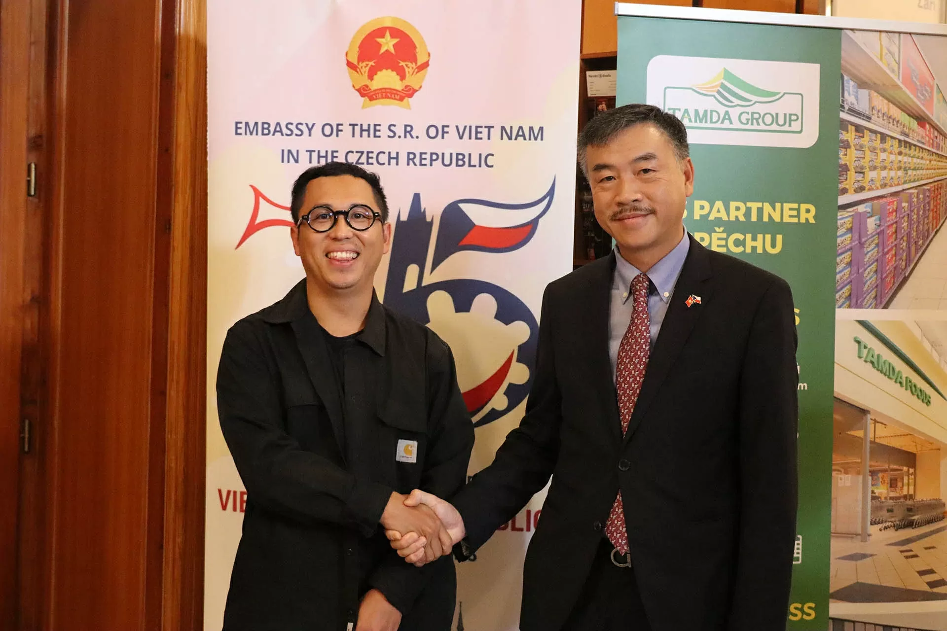 Ngày phim Việt Nam tại Czech: Giới thiệu nét đặc sắc văn hóa, phong tục, con người Việt Nam Ngày phim Việt Nam tại Czech: Giới thiệu nét đặc sắc văn hóa, phong tục, con người Việt Nam