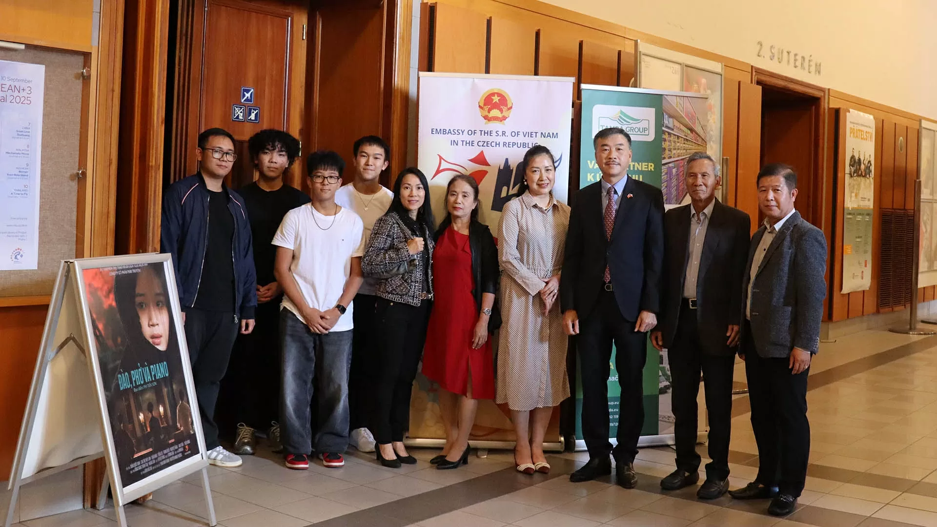 Ngày phim Việt Nam tại Czech: Giới thiệu nét đặc sắc văn hóa, phong tục, con người Việt Nam