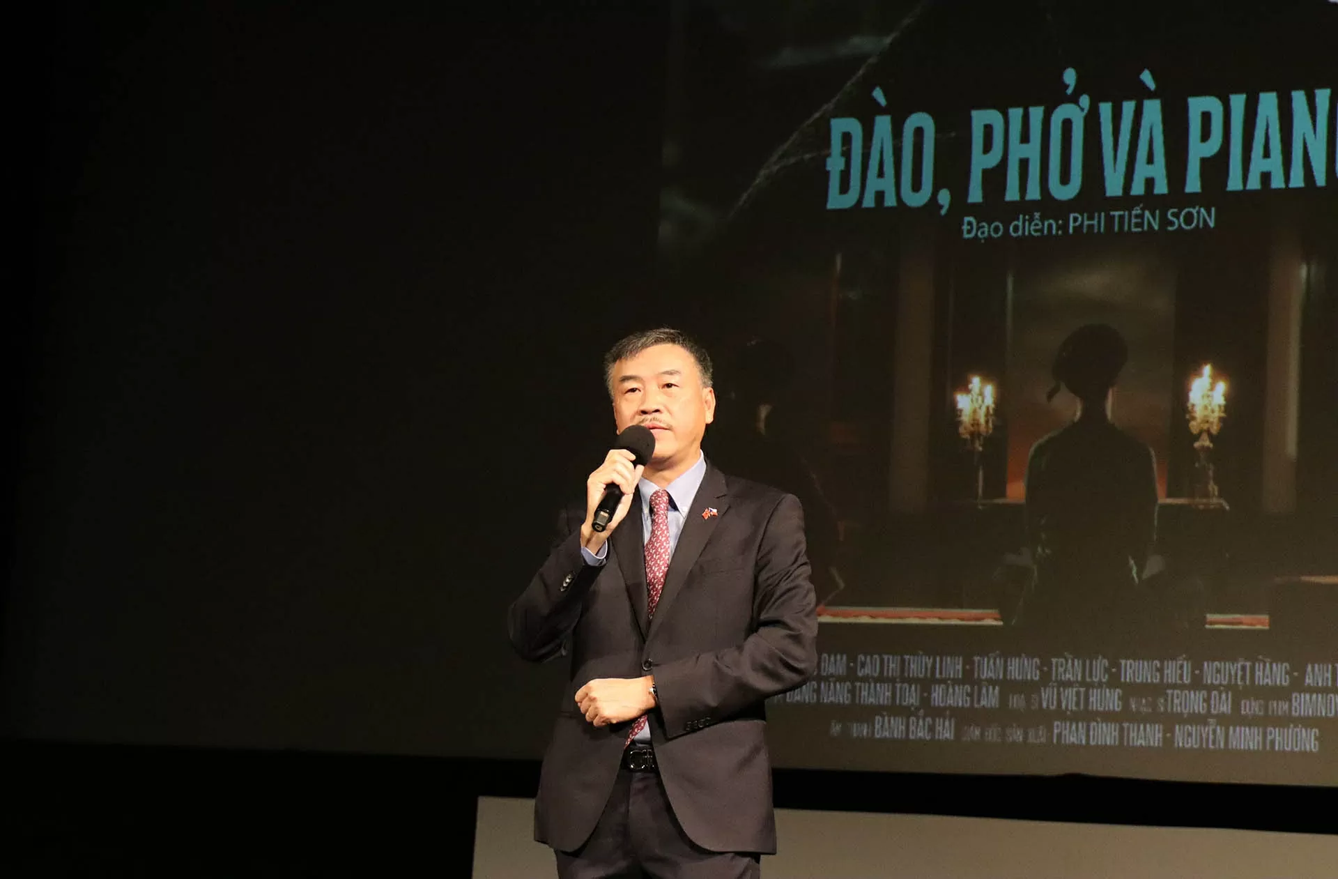 Ngày phim Việt Nam tại Czech: Giới thiệu nét đặc sắc văn hóa, phong tục, con người Việt Nam Ngày phim Việt Nam tại Czech: Giới thiệu nét đặc sắc văn hóa, phong tục, con người Việt Nam