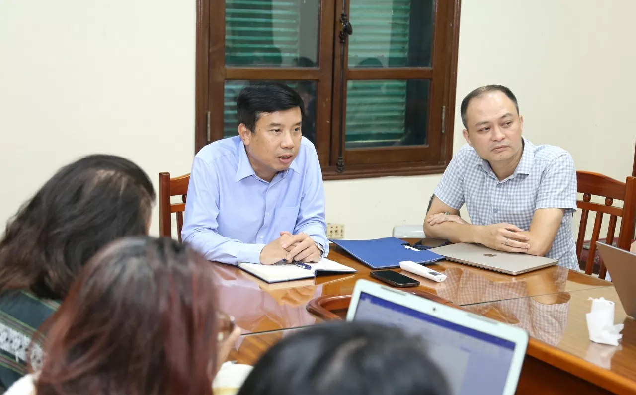 Tổng biên tập báo Thế giới & Việt Nam Nguyễn Trường Sơn yêu cầu tất cả các biên tập viên và phóng viên trực thuộc báo phải kiến thức và kỹ năng sử dụng AI. (Ảnh: Thành Long)