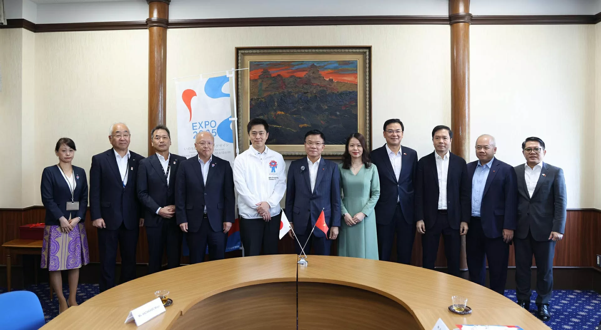 Phó Thủ tướng Lê Thành Long tiếp Thống đốc tỉnh Osaka Yoshimura Hirofumi