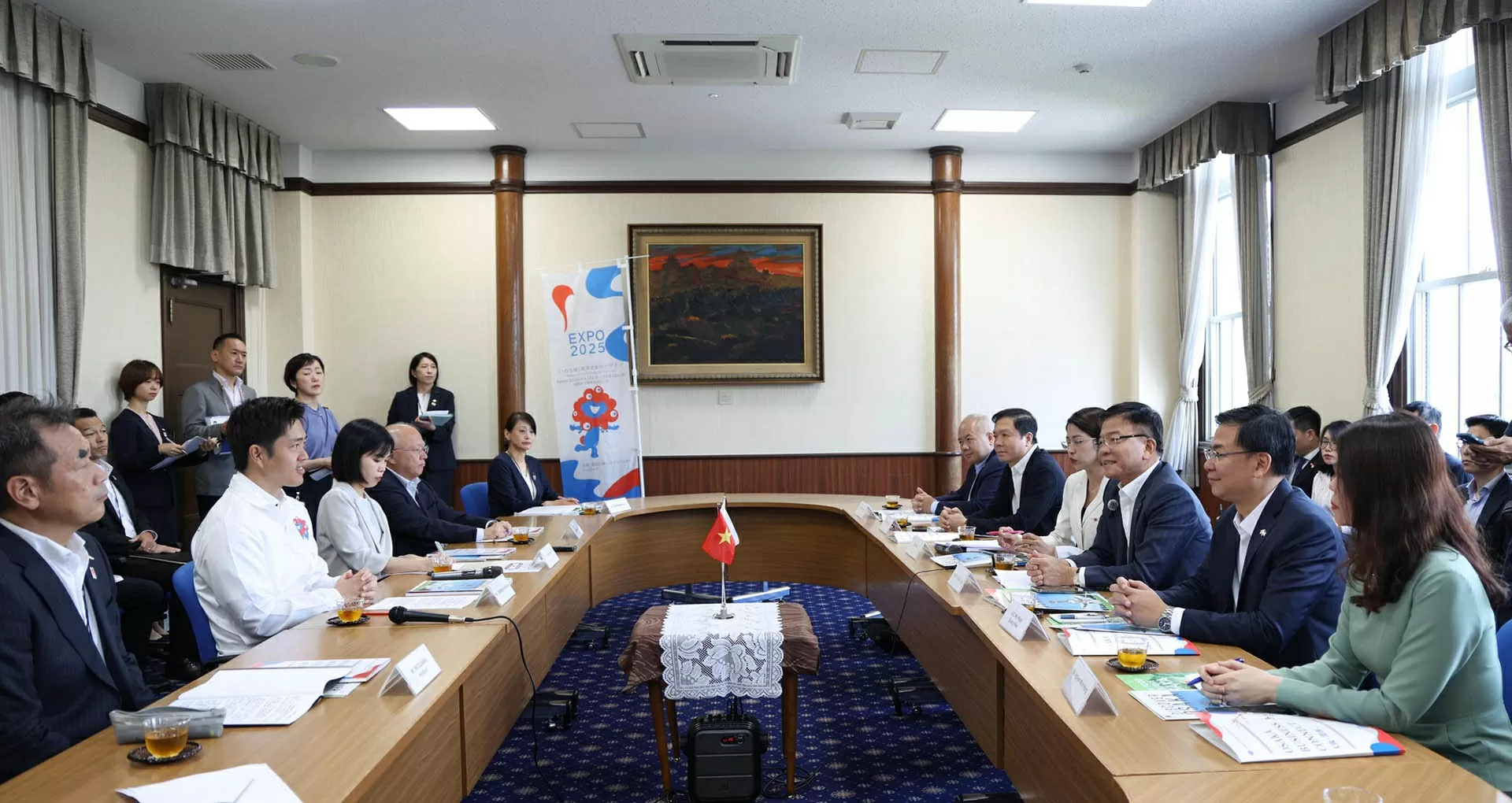 Phó Thủ tướng Lê Thành Long tiếp Thống đốc tỉnh Osaka Yoshimura Hirofumi