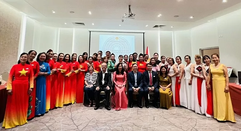 Thứ trưởng Bộ Ngoại giao Lê Thị Thu Hằng thăm cộng đồng người Việt tại Cyprus