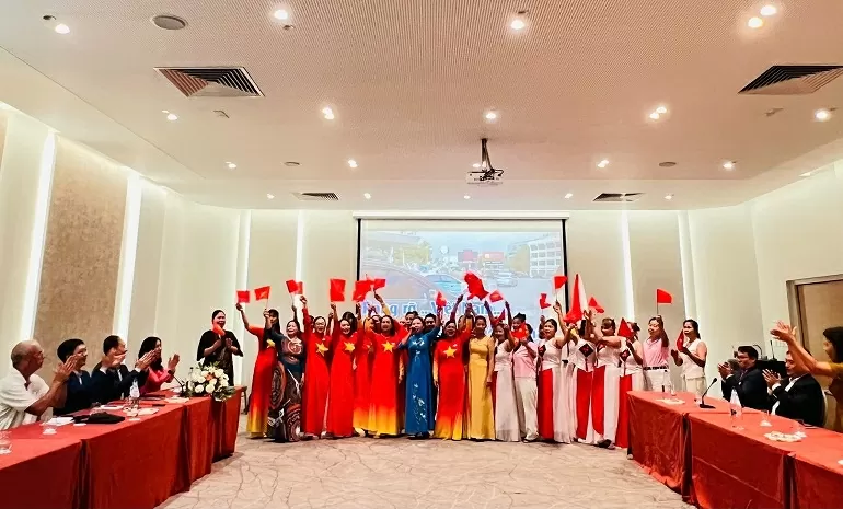 Thứ trưởng Bộ Ngoại giao Lê Thị Thu Hằng thăm cộng đồng người Việt tại Cyprus