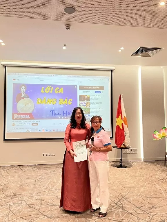 Thứ trưởng Bộ Ngoại giao Lê Thị Thu Hằng thăm cộng đồng người Việt tại Cyprus