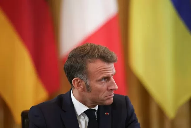 Chính phủ Pháp sụp đổ: Lối thoát hiểm của Tổng thống Macron hẹp dần