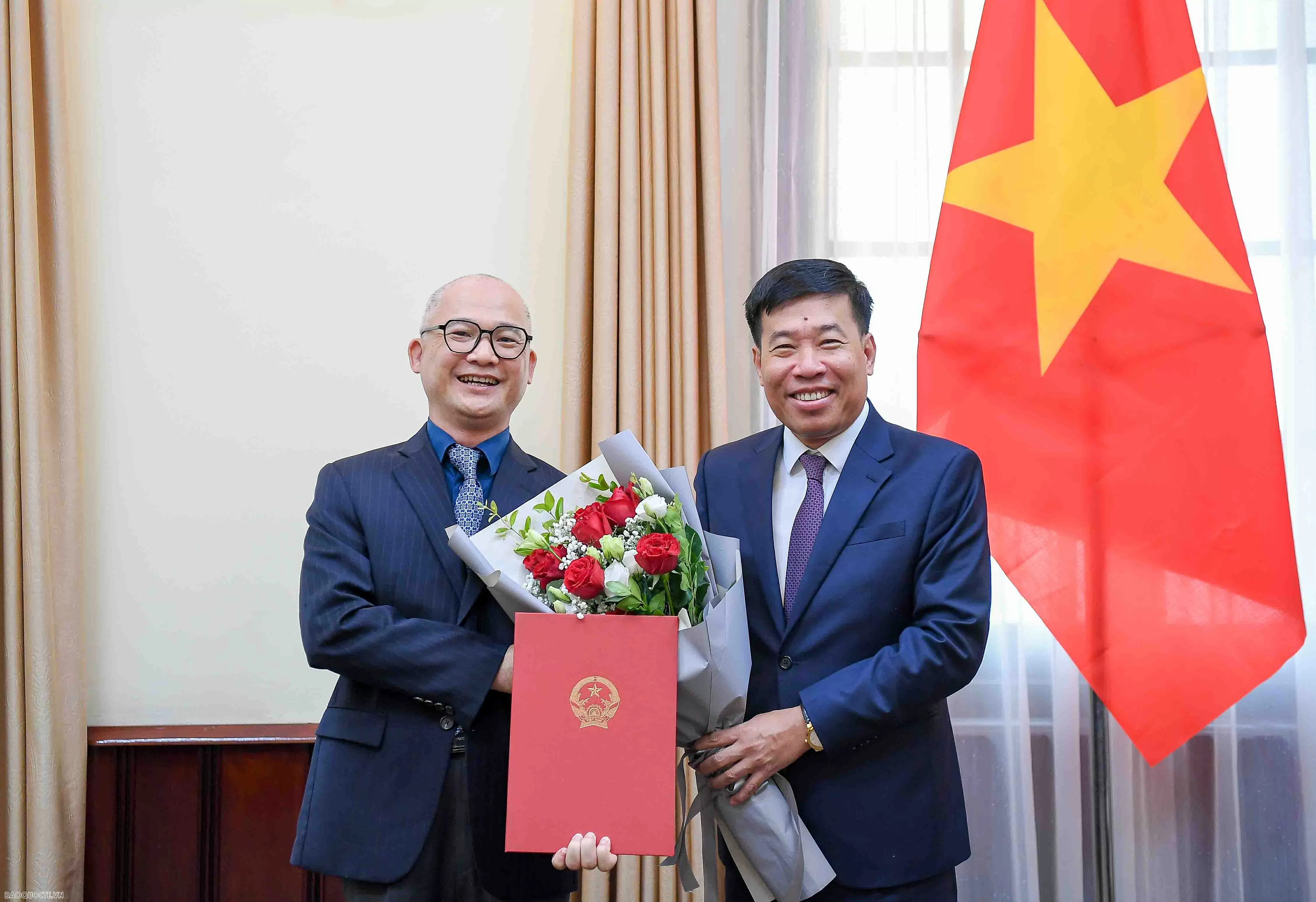 Lãnh đạo Bộ Ngoại giao trao quyết định điều động, bổ nhiệm lãnh đạo cấp Vụ