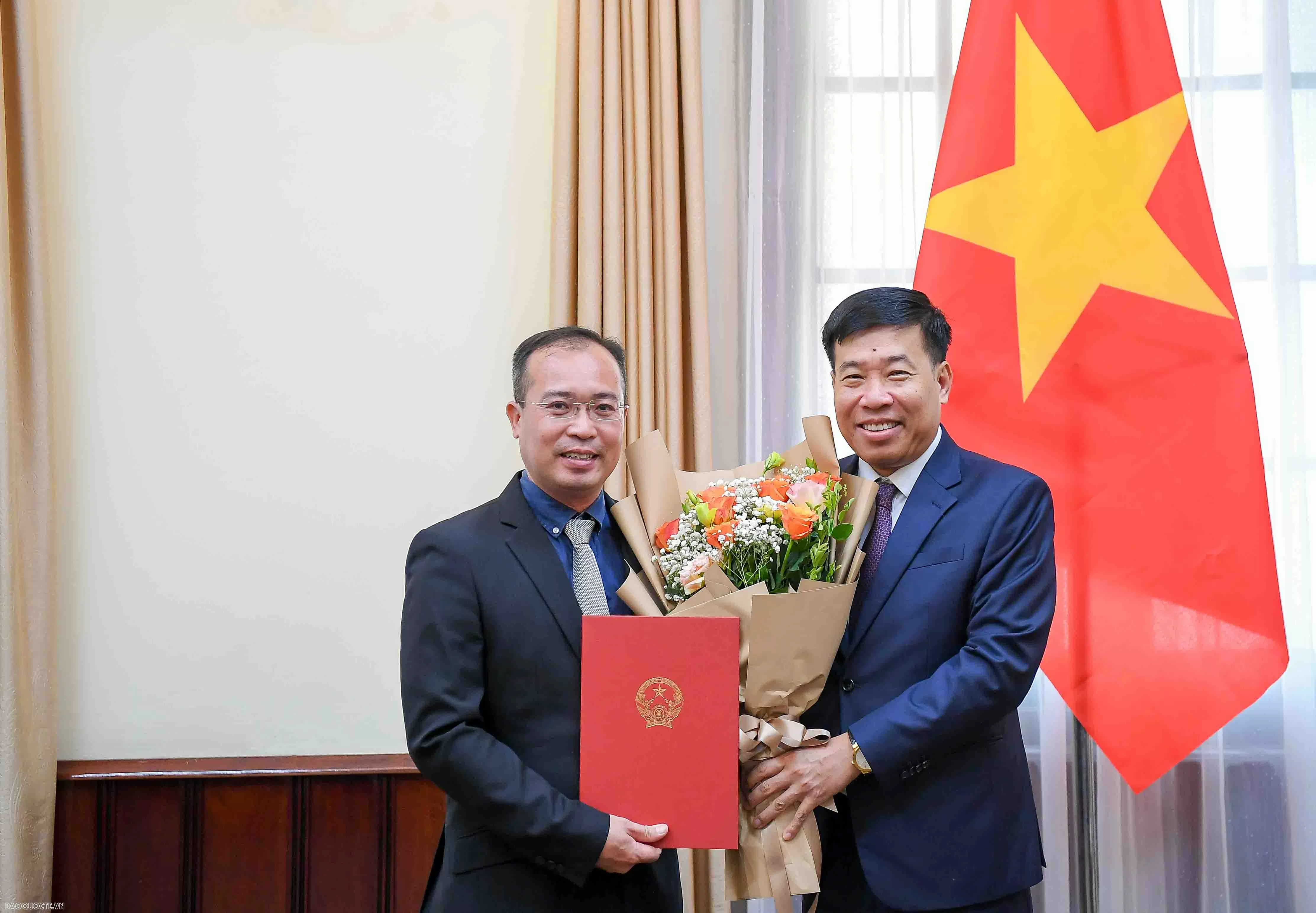 Lãnh đạo Bộ Ngoại giao trao quyết định điều động, bổ nhiệm lãnh đạo cấp Vụ