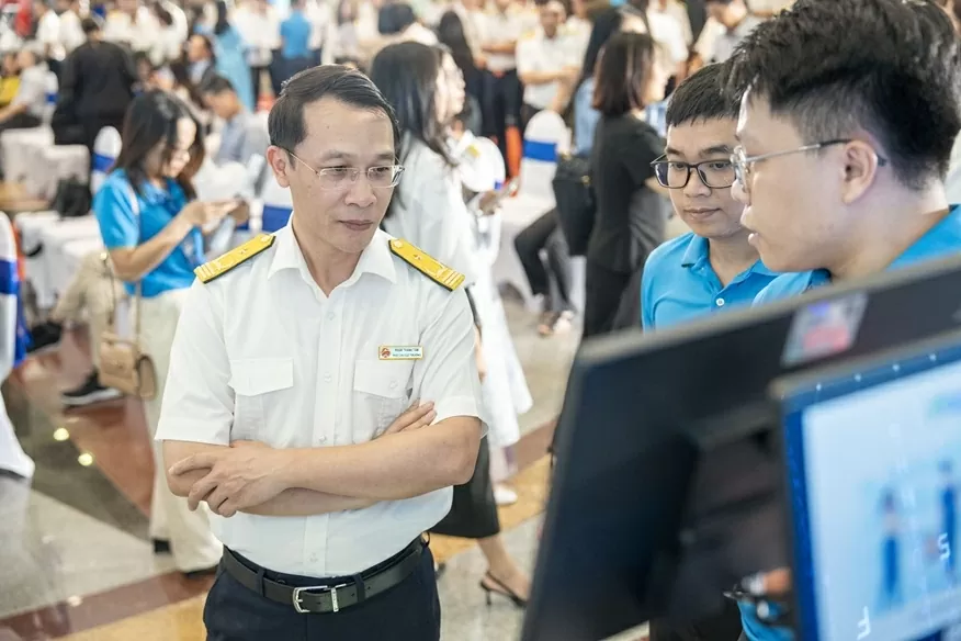 Chuyển đổi số lấy người nộp thuế làm trung tâm phục vụ