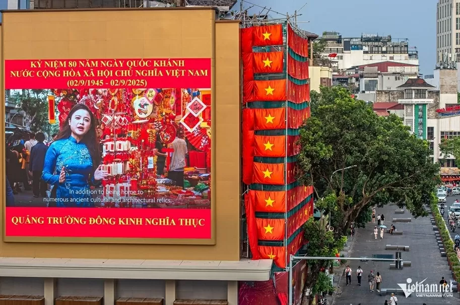 Quảng trường Đông Kinh Nghĩa Thục Quảng trường Đông Kinh Nghĩa Thục