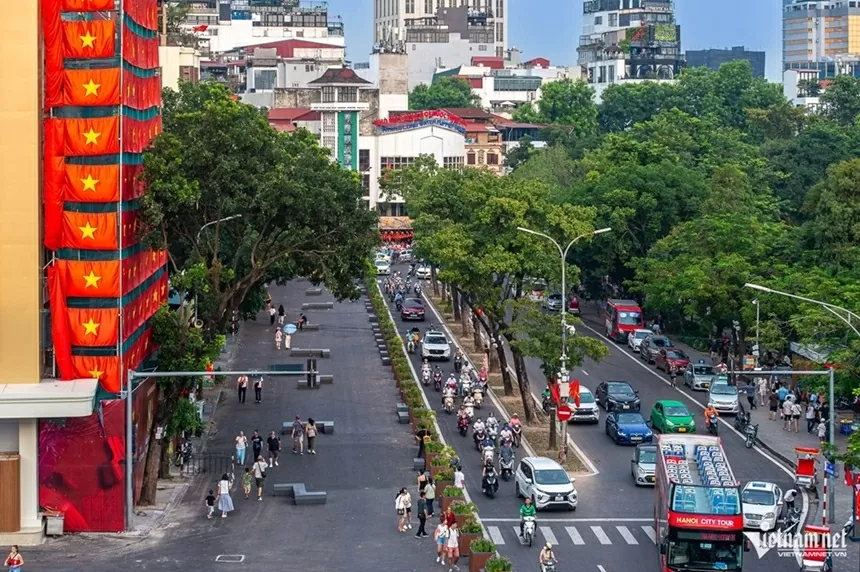 Quảng trường Đông Kinh Nghĩa Thục