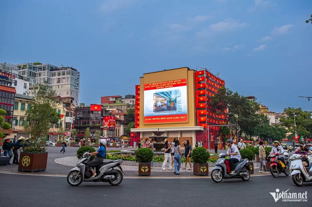 Quảng trường Đông Kinh Nghĩa Thục Quảng trường Đông Kinh Nghĩa Thục