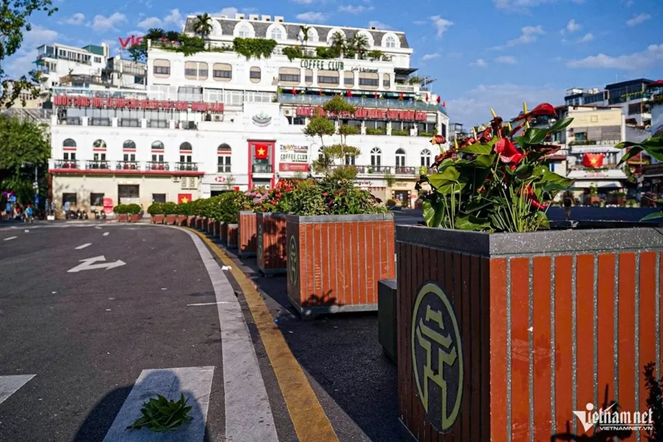 Quảng trường Đông Kinh Nghĩa Thục Quảng trường Đông Kinh Nghĩa Thục