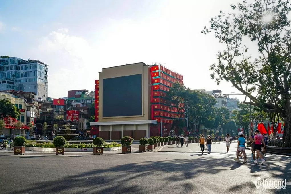 Quảng trường Đông Kinh Nghĩa Thục Quảng trường Đông Kinh Nghĩa Thục