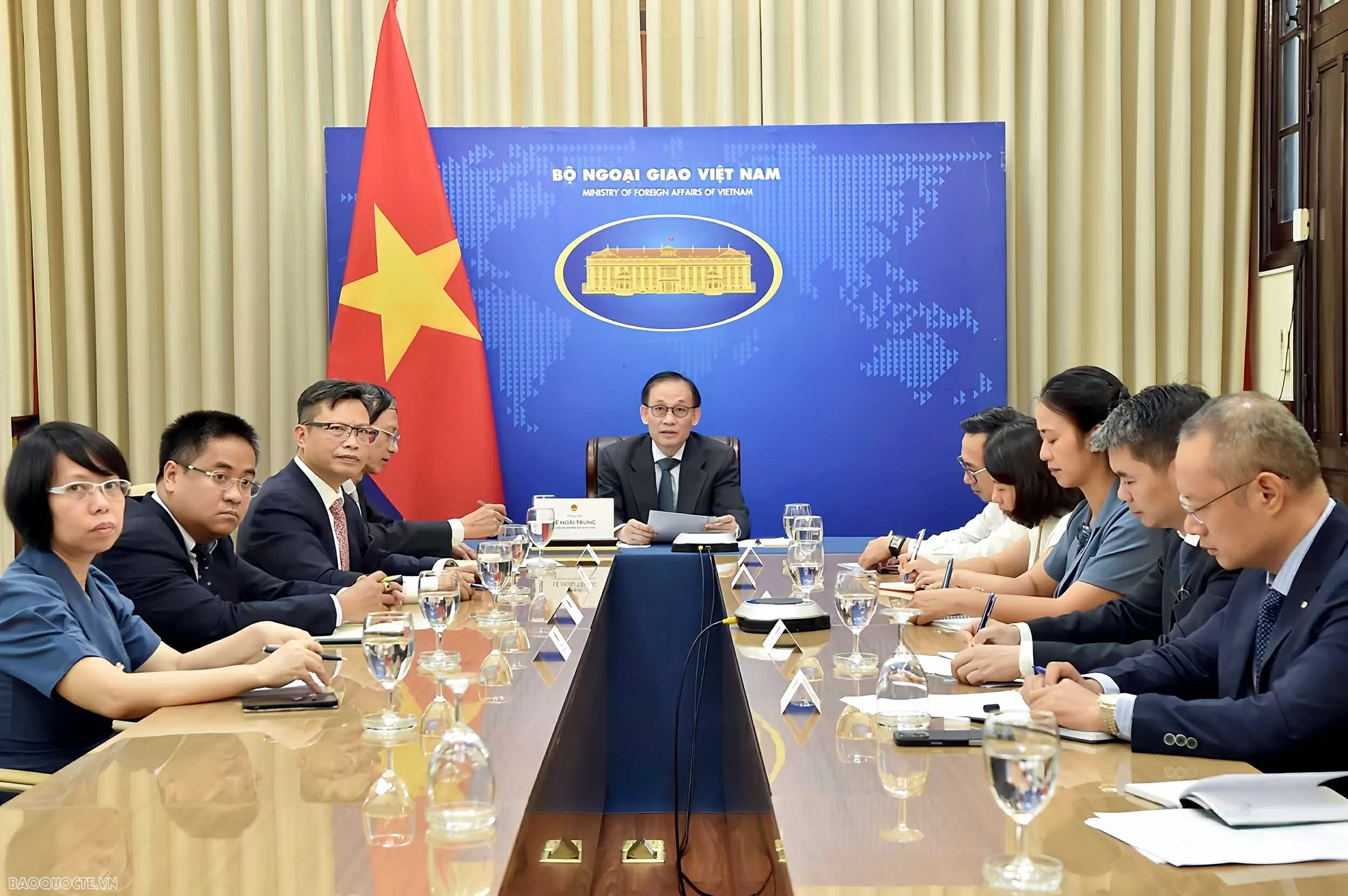 Quyền Bộ trưởng Ngoại giao Lê Hoài Trung điện đàm với Bộ trưởng Ngoại giao Lào