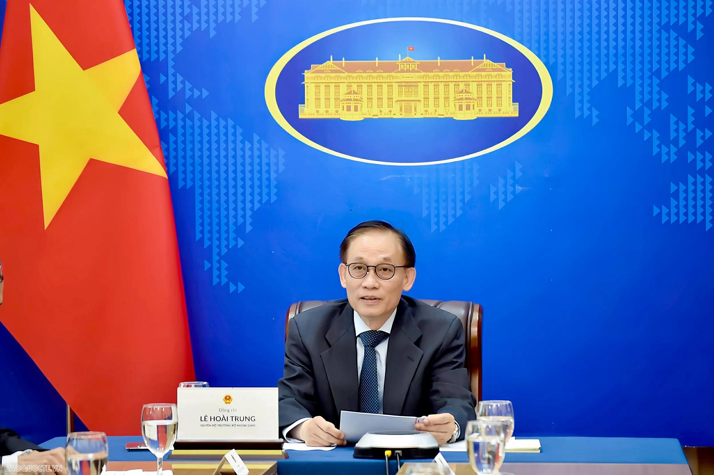 Quyền Bộ trưởng Ngoại giao Lê Hoài Trung điện đàm với Bộ trưởng Ngoại giao Lào