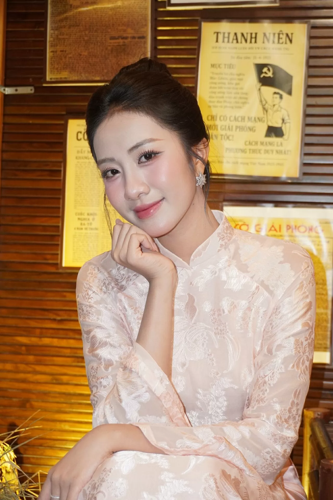 Ngắm nhan sắc dịu dàng của Hoa hậu Hà Trúc Linh Ngắm nhan sắc dịu dàng của Hoa hậu Hà Trúc Linh