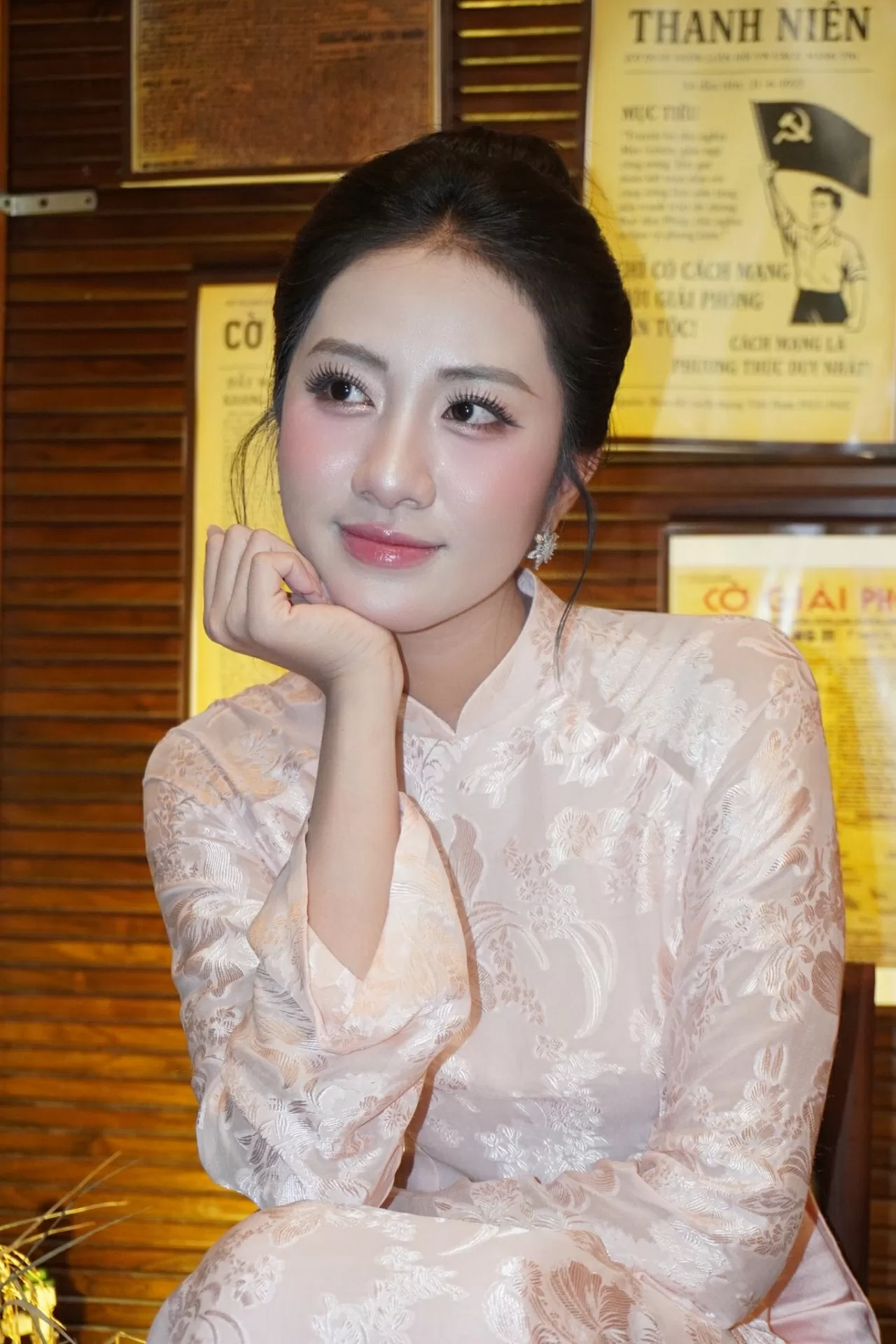 Ngắm nhan sắc dịu dàng của Hoa hậu Hà Trúc Linh Ngắm nhan sắc dịu dàng của Hoa hậu Hà Trúc Linh