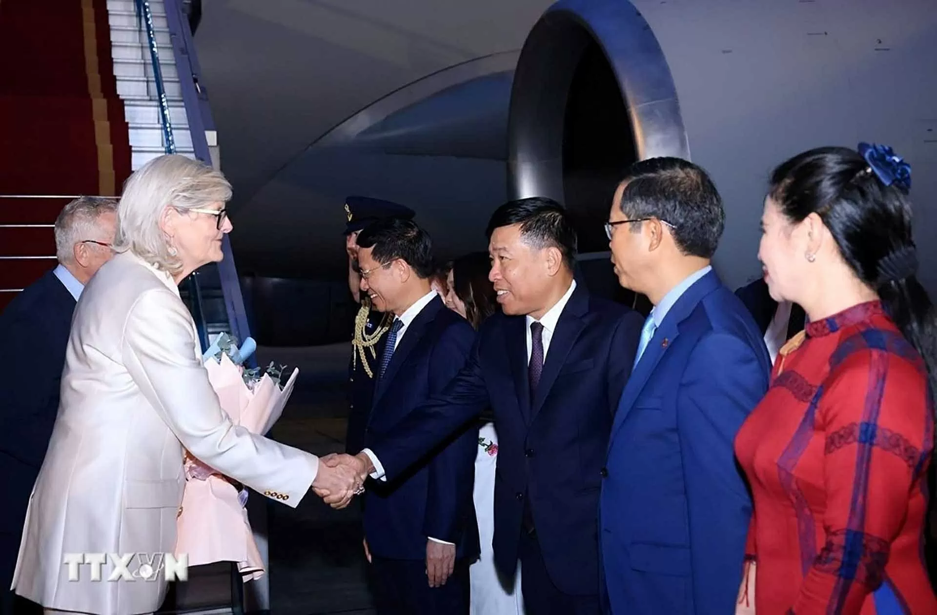 Toàn quyền Australia và Phu quân đến Hà Nội, bắt đầu chuyến thăm cấp Nhà nước tới Việt Nam Toàn quyền Australia và Phu quân đến Hà Nội, bắt đầu chuyến thăm cấp Nhà nước tới Việt Nam