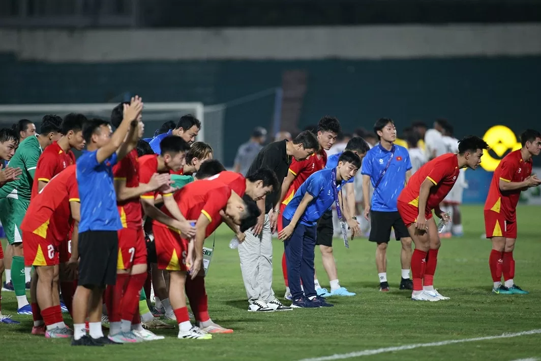 U23 châu Á 2026: U23 Việt Nam toàn thắng vòng loại, động viên đồng nghiệp Yemen