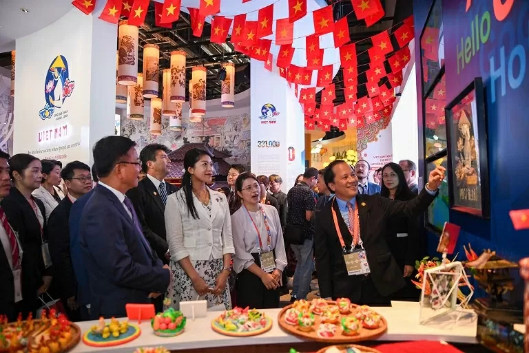 Ngày Quốc gia Việt Nam tại Expo 2025 gây ấn tượng với bạn bè quốc tế Ngày Quốc gia Việt Nam tại EXPO 2025 gây ấn tượng đẹp với bạn bè quốc tế