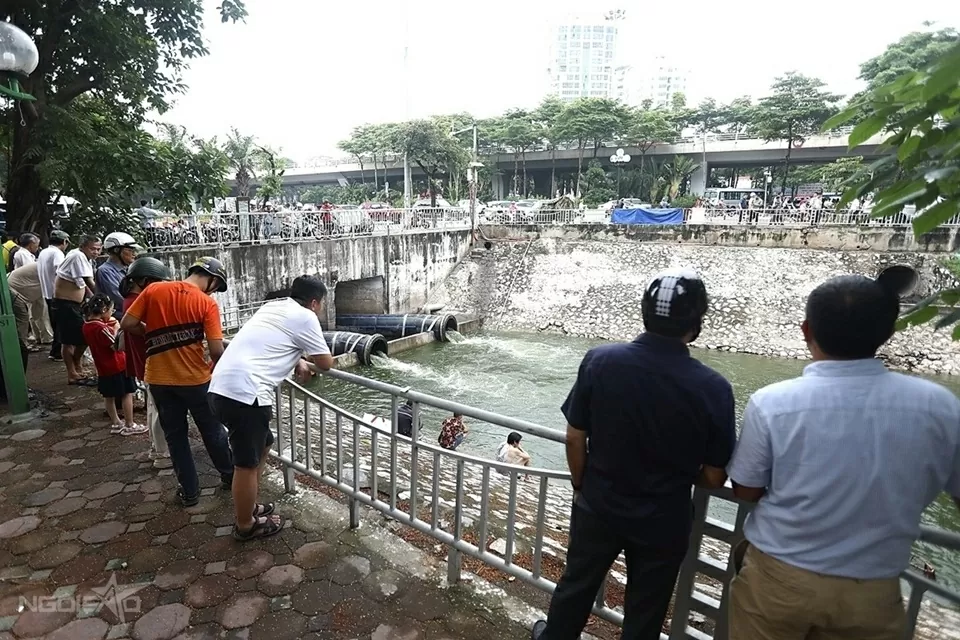 Sông Tô Lịch trong xanh trở lại