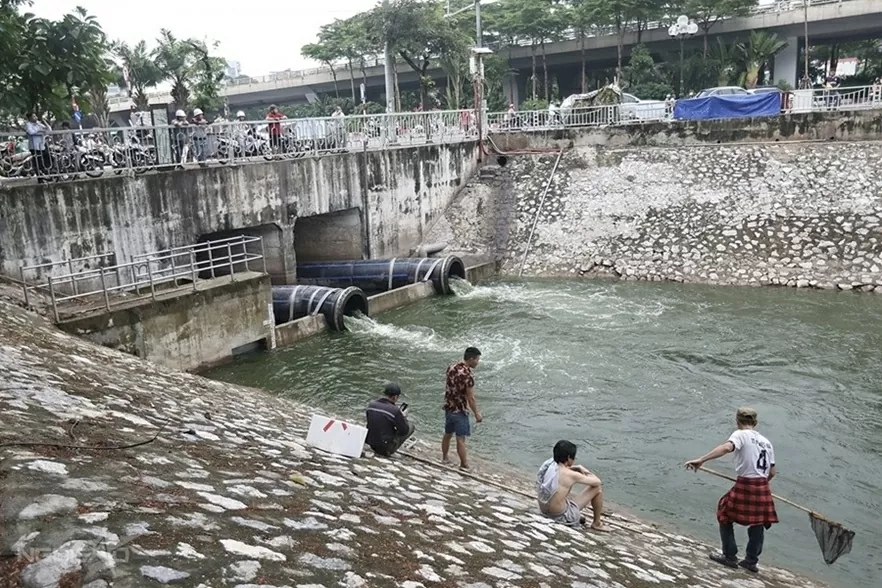 Sông Tô Lịch trong xanh trở lại Sông Tô Lịch trong xanh trở lại