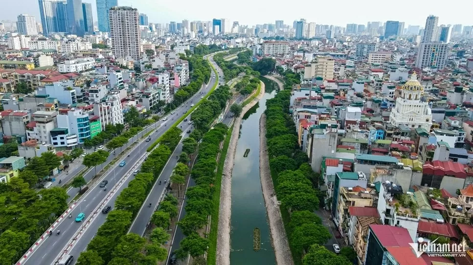 Nước sông Tô Lịch trong xanh trở lại