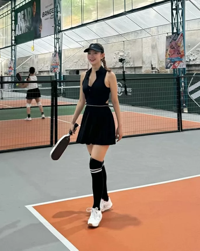 Ca sĩ Minh Hằng đầu tư trang phục tập pickleball 'chơi là chính, check-in là 10' Ca sĩ Minh Hằng đầu tư trang phục tập pickleball 'chơi là chính, check-in là 10'