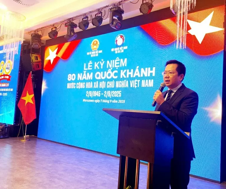 Kỷ niệm 80 năm Quốc khánh và tuyên dương khen thưởng học sinh, sinh viên Việt Nam tiêu biểu tại Ba Lan