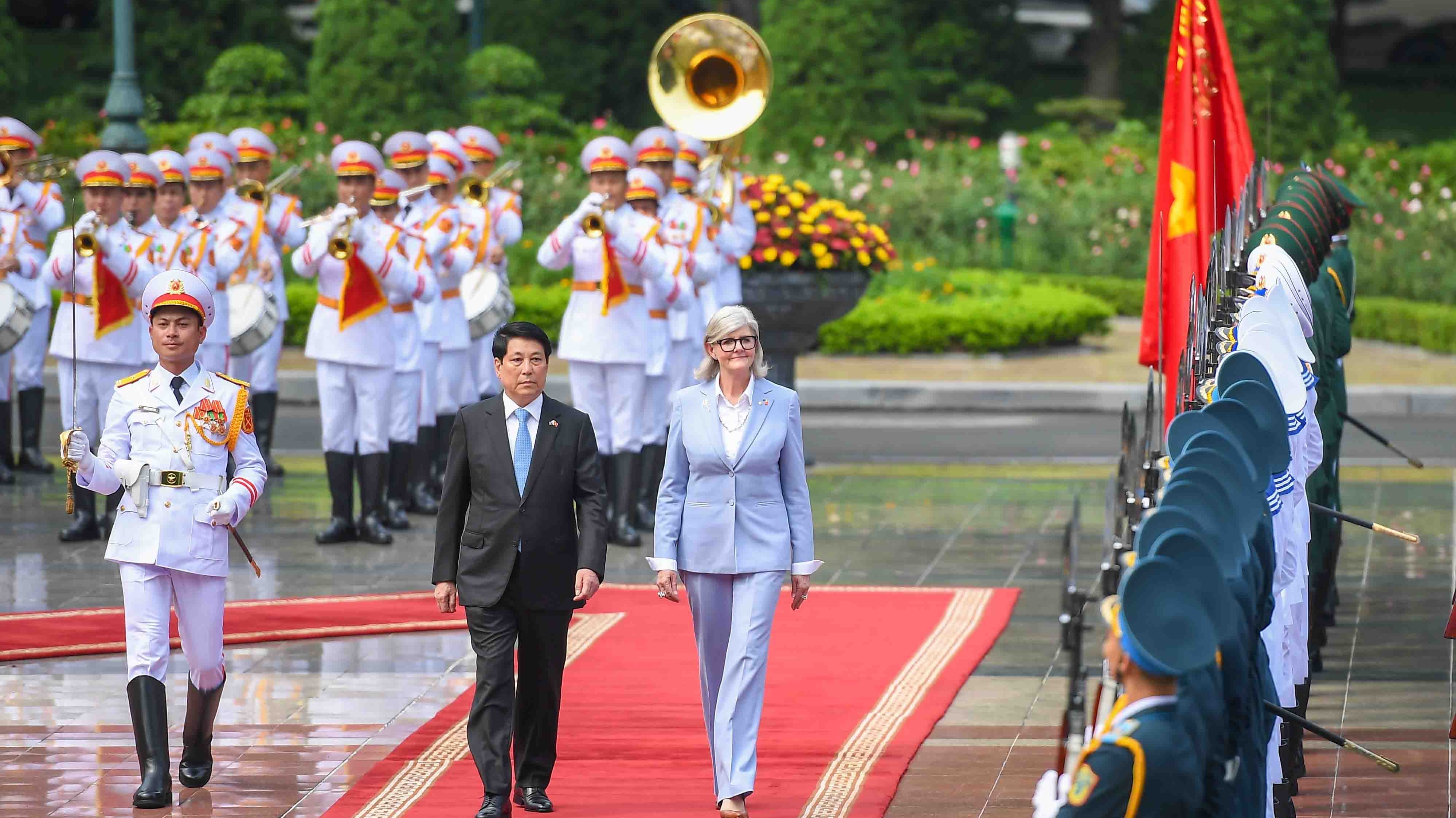 chu tich nuoc luong cuong va phu nhan chu tri le don chinh thuc toan quyen australia va phu quan