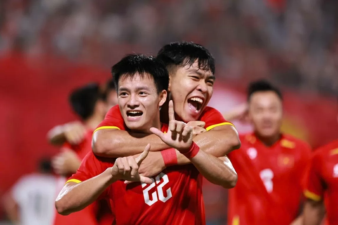 Tối 9/9, trên sân Việt Trì, tỉnh Phú Thọ, Nguyễn Thanh Nhàn (số áo 22) ghi bàn thắng duy nhất trong trận đấu khó khăn của U23 Việt Nam. Tối 9/9, trên sân Việt Trì, tỉnh Phú Thọ, Nguyễn Thanh Nhàn (số áo 22) ghi bàn thắng duy nhất trong trận đấu khó khăn của U23 Việt Nam.