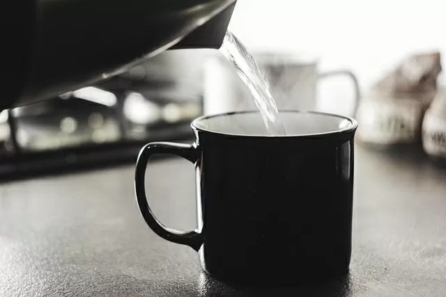 Tác dụng của việc uống nước ấm sau ngủ dậy và những thực phẩm nên tránh khi bụng đói