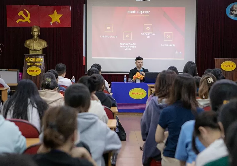 Luật sư Luận tuyên truyền pháp luật tại Trường ĐH Ngoại ngữ – Tin học TP.HCM…