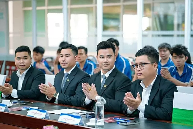 Anh Luận dự định theo học bậc thạc sĩ luật, với mục tiêu trở thành giảng viên trong tương lai.