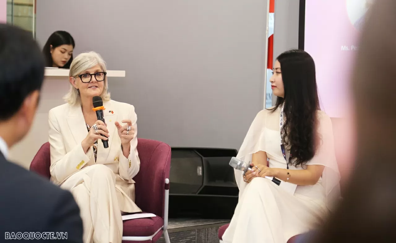 Toàn quyền Australia Sam Mostyn chia sẻ về tầm nhìn và định hướng chiến lược của AVPI trong buổi khai trương. (Ảnh: Thành Long)