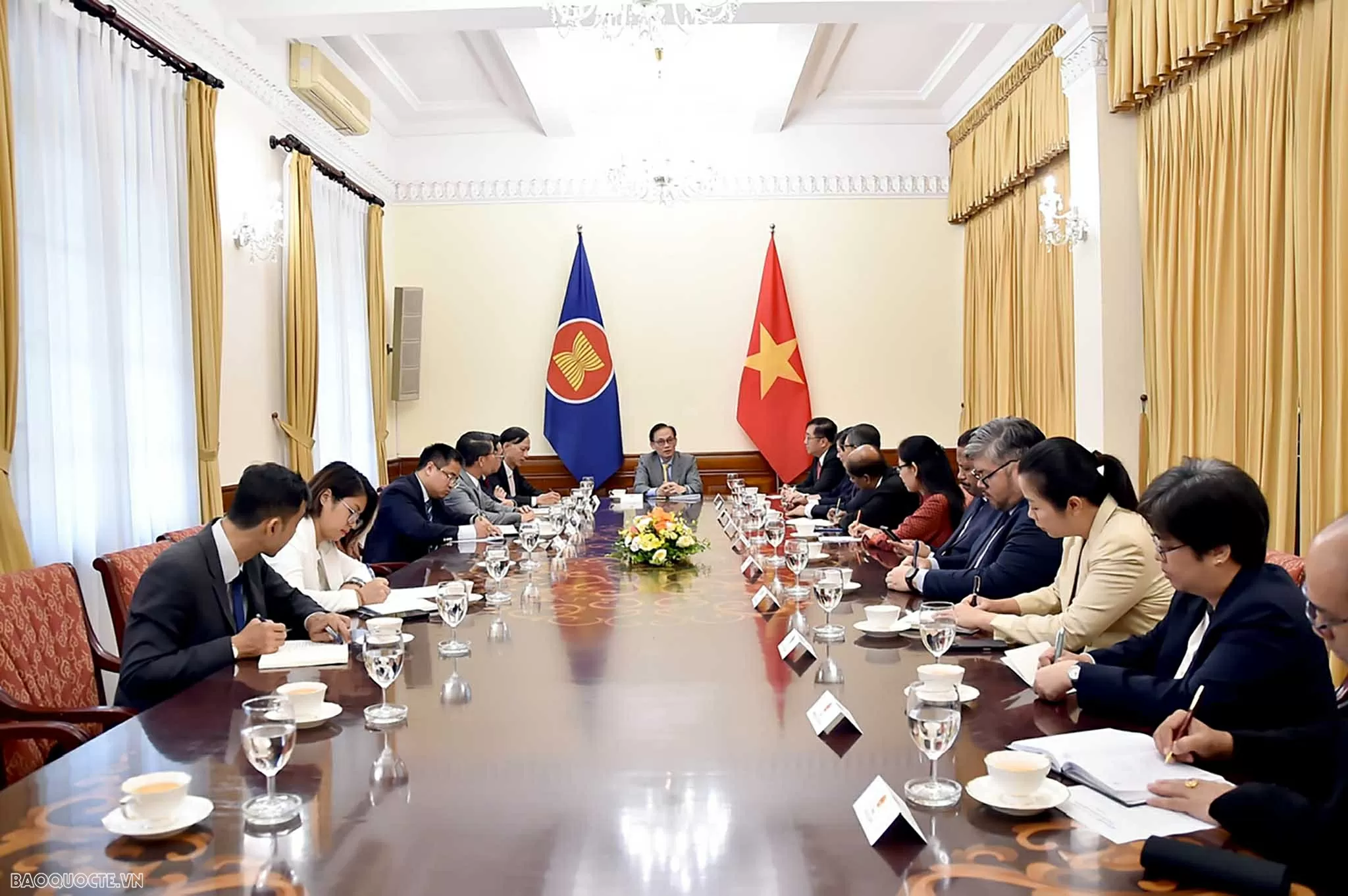 Bí thư Trung ương Đảng, Quyền Bộ trưởng Ngoại giao Lê Hoài Trung tiếp Đại sứ, Đại biện các nước ASEAN và Timor-Leste tại Việt Nam