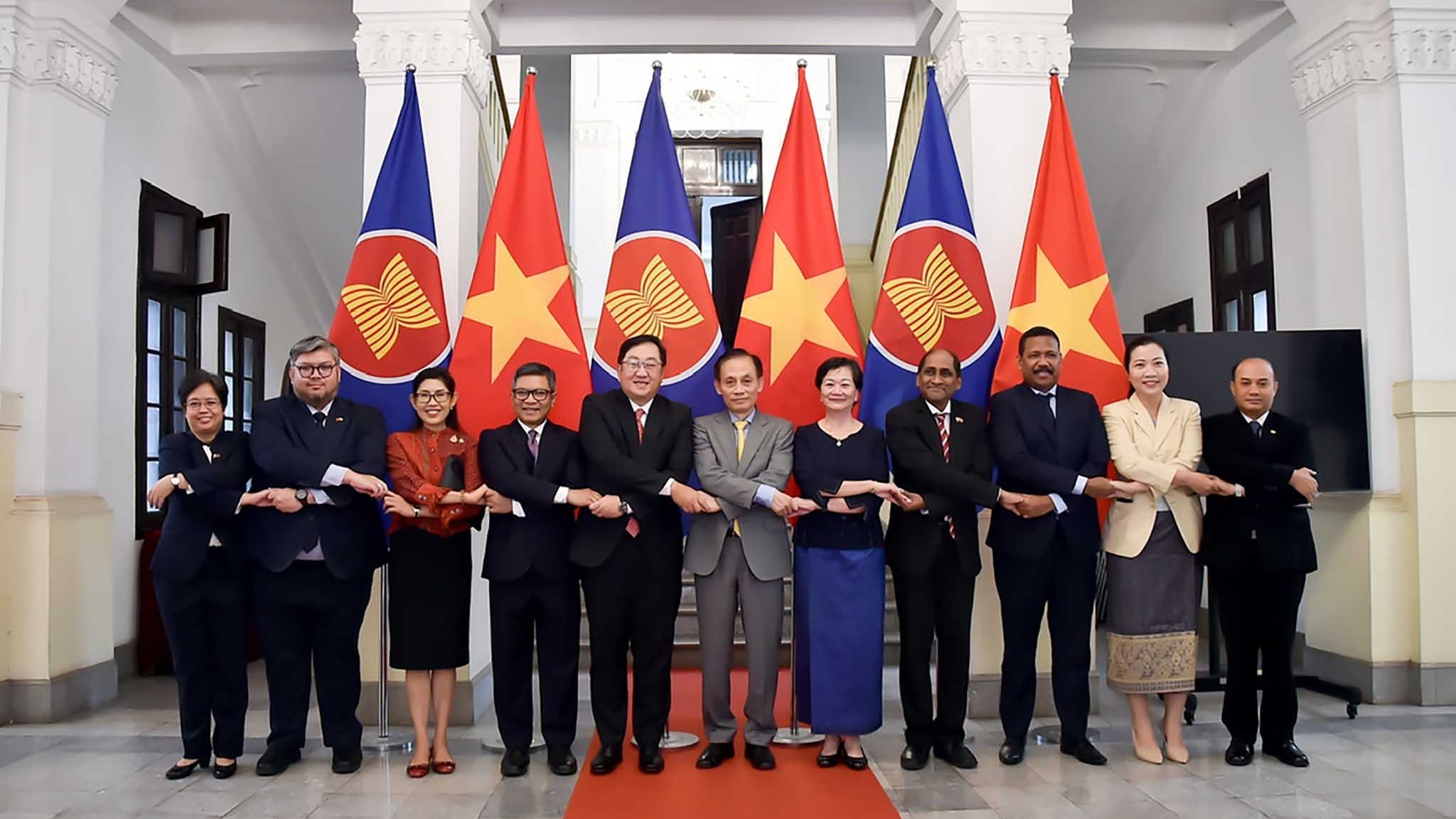 Bí thư Trung ương Đảng, Quyền Bộ trưởng Ngoại giao Lê Hoài Trung tiếp Đại sứ, Đại biện các nước ASEAN và Timor-Leste tại Việt Nam