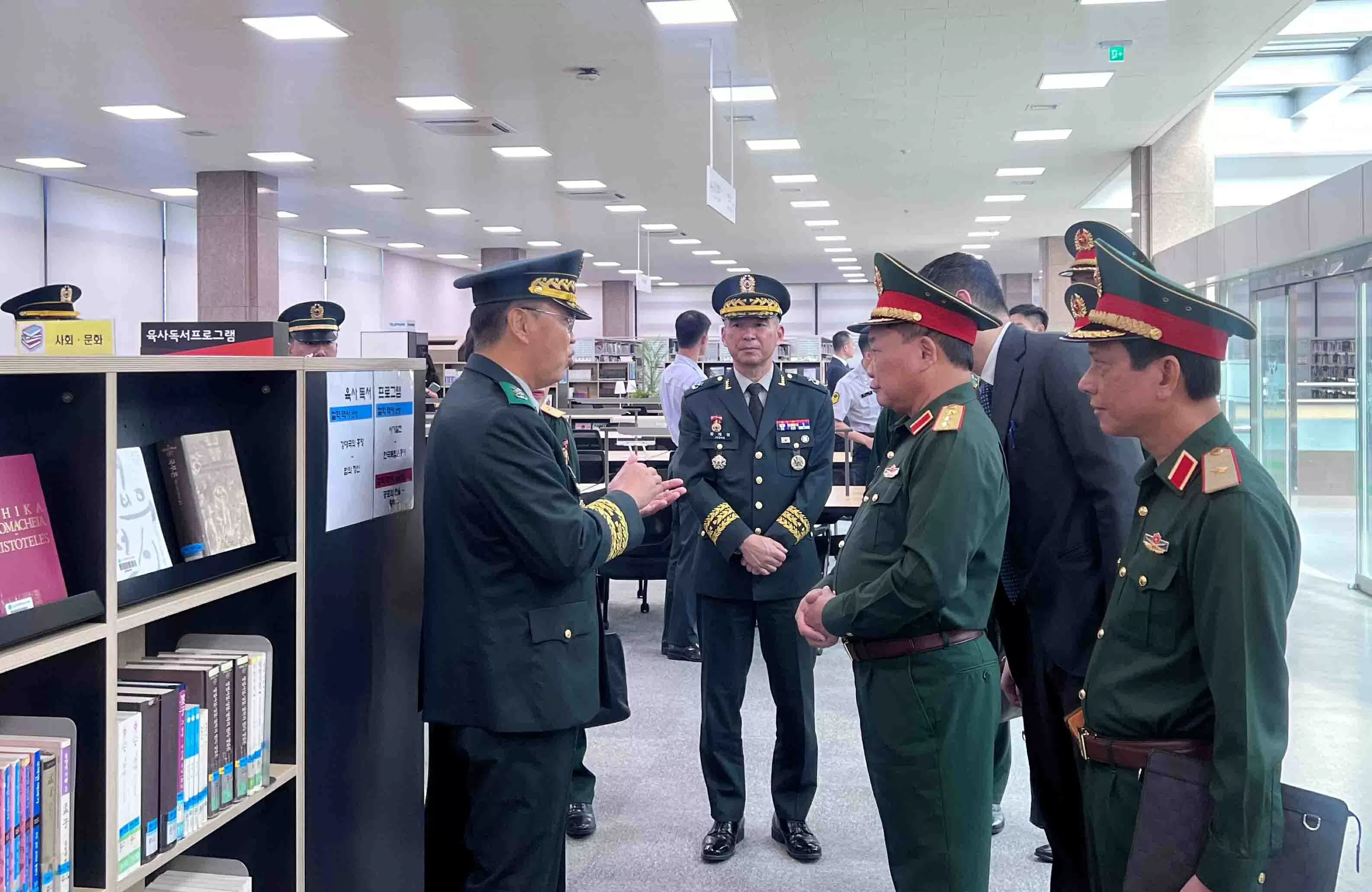 Tiếp tục tăng cường hợp tác quốc phòng Việt Nam-Hàn Quốc