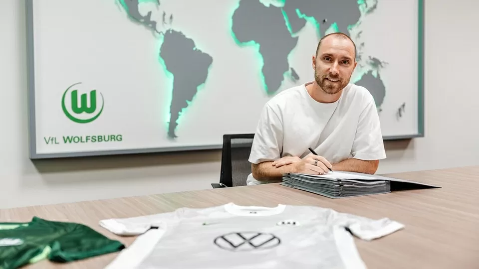 Tiền vệ Christian Eriksen ký hợp đồng với Wolfsburg đến năm 2027