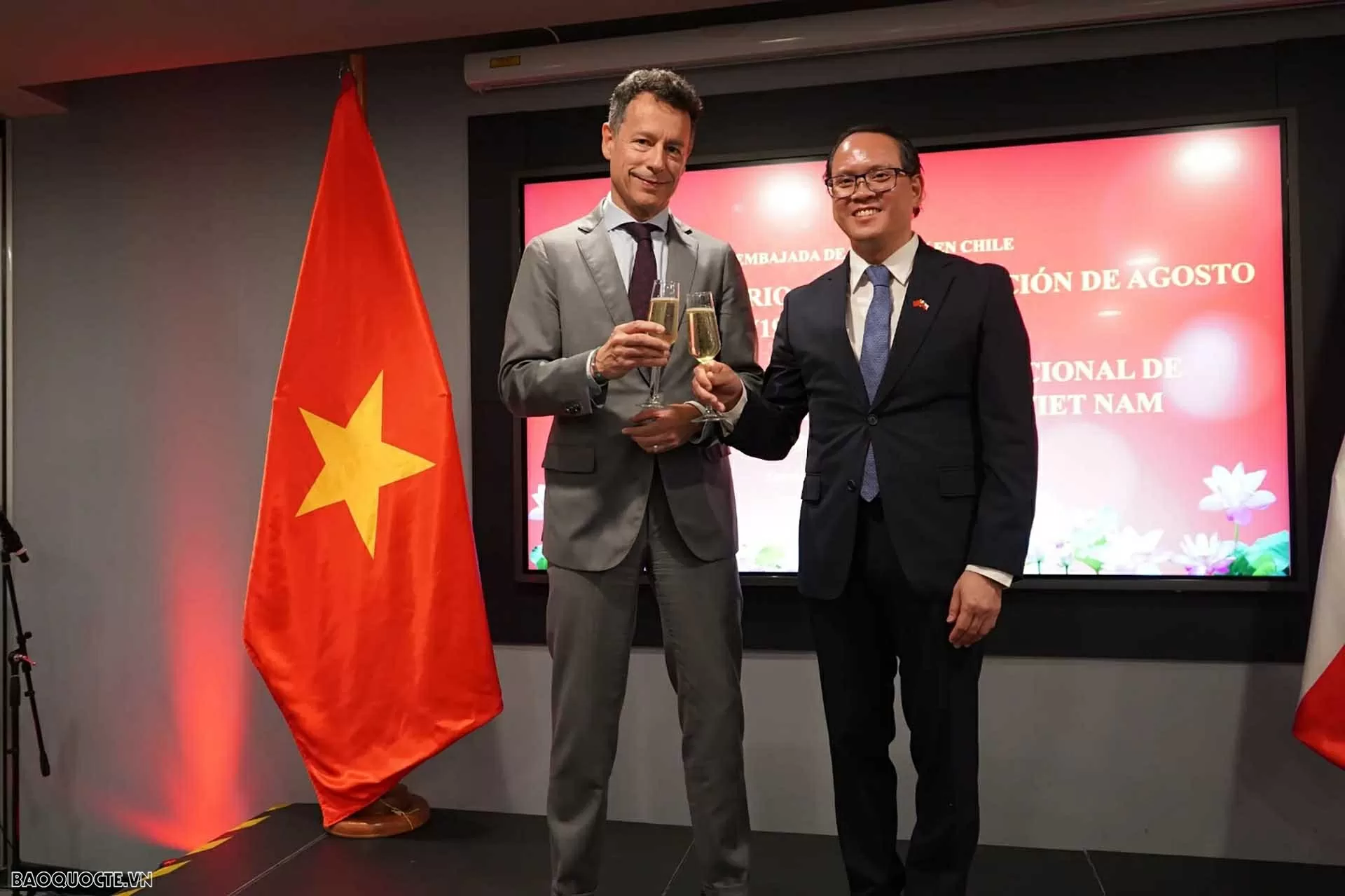 Đại sứ quán Việt Nam tại Chile tổ chức kỷ niệm 80 năm Cách mạng tháng Tám và Quốc khánh 2/9 Đại sứ quán Việt Nam tại Chile tổ chức kỷ niệm 80 năm Cách mạng tháng Tám và Quốc khánh 2/9