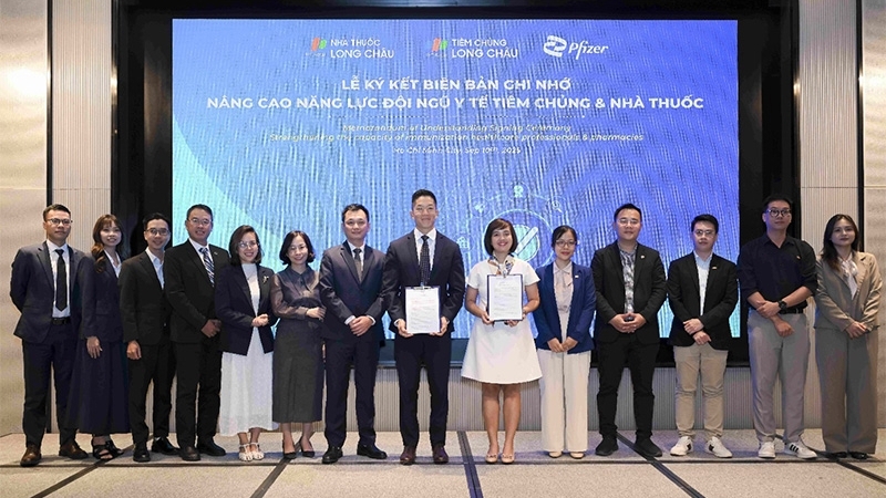 Pfizer Việt Nam và Long Châu hợp tác nâng cao năng lực đội ngũ y tế tiêm chủng và nhà thuốc