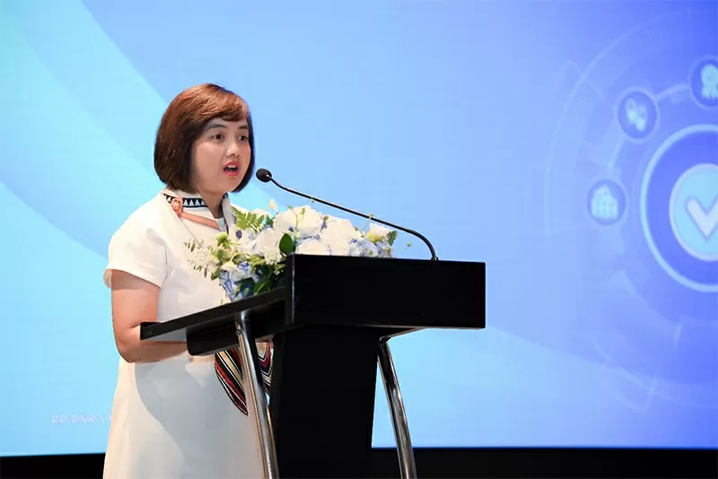 Bà Nguyễn Đỗ Quyên, Phó Tổng giám đốc FPT Retail kiêm Giám đốc Điều hành Hệ thống nhà thuốc và trung tâm tiêm chủng Long Châu phát biểu tại buổi lễ.