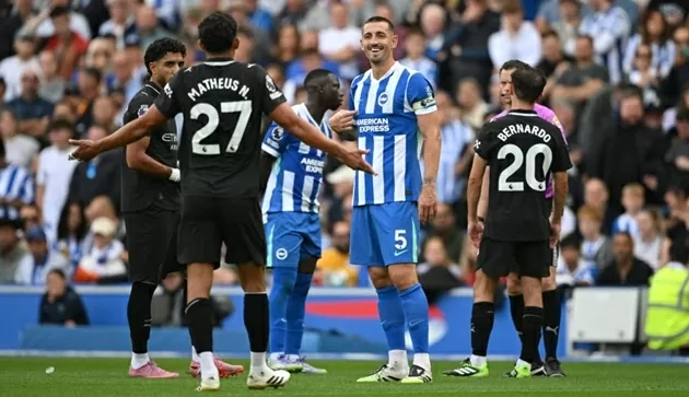 Vị trí hậu vệ phải là điểm yếu chí tử của Man City tại mùa giải năm nay. (Nguồn: Sky Sport)