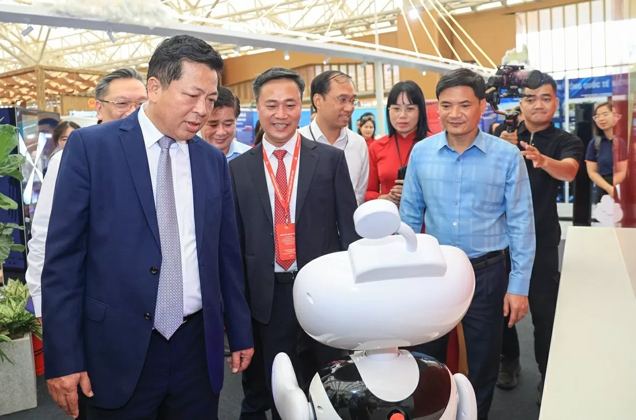 Chuyên cơ từng phục vụ Chủ tịch Hồ Chí Minh thu hút sự chú ý tại Triển lãm thành tựu ngành Xây dựng Chuyên cơ từng phục vụ Chủ tịch Hồ Chí Minh thu hút sự chú ý tại Triển lãm thành tựu ngành Xây dựng