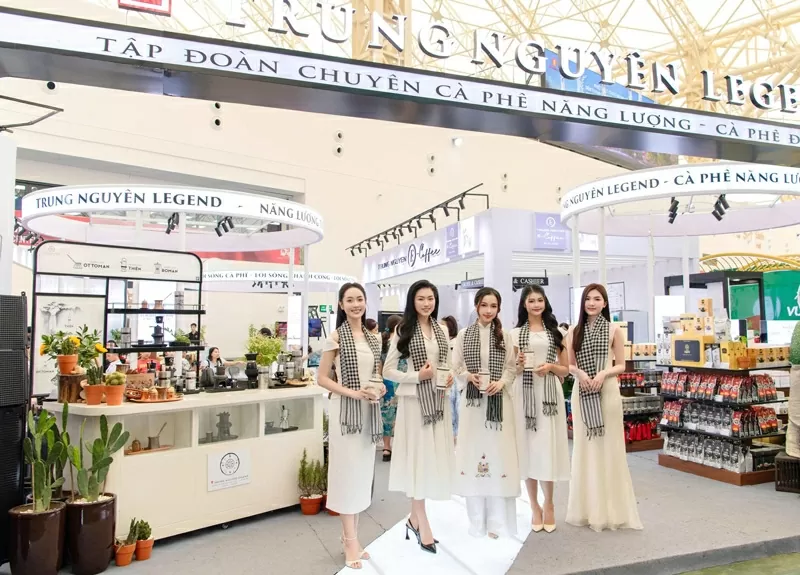 Các hoa hậu, người đẹp Việt hào hứng khám phá không gian văn hóa cà phê Việt Nam đặc sắc, cùng Trung Nguyên Legend lan tỏa năng lượng tỉnh thức, sáng tạo tại triển lãm A80.