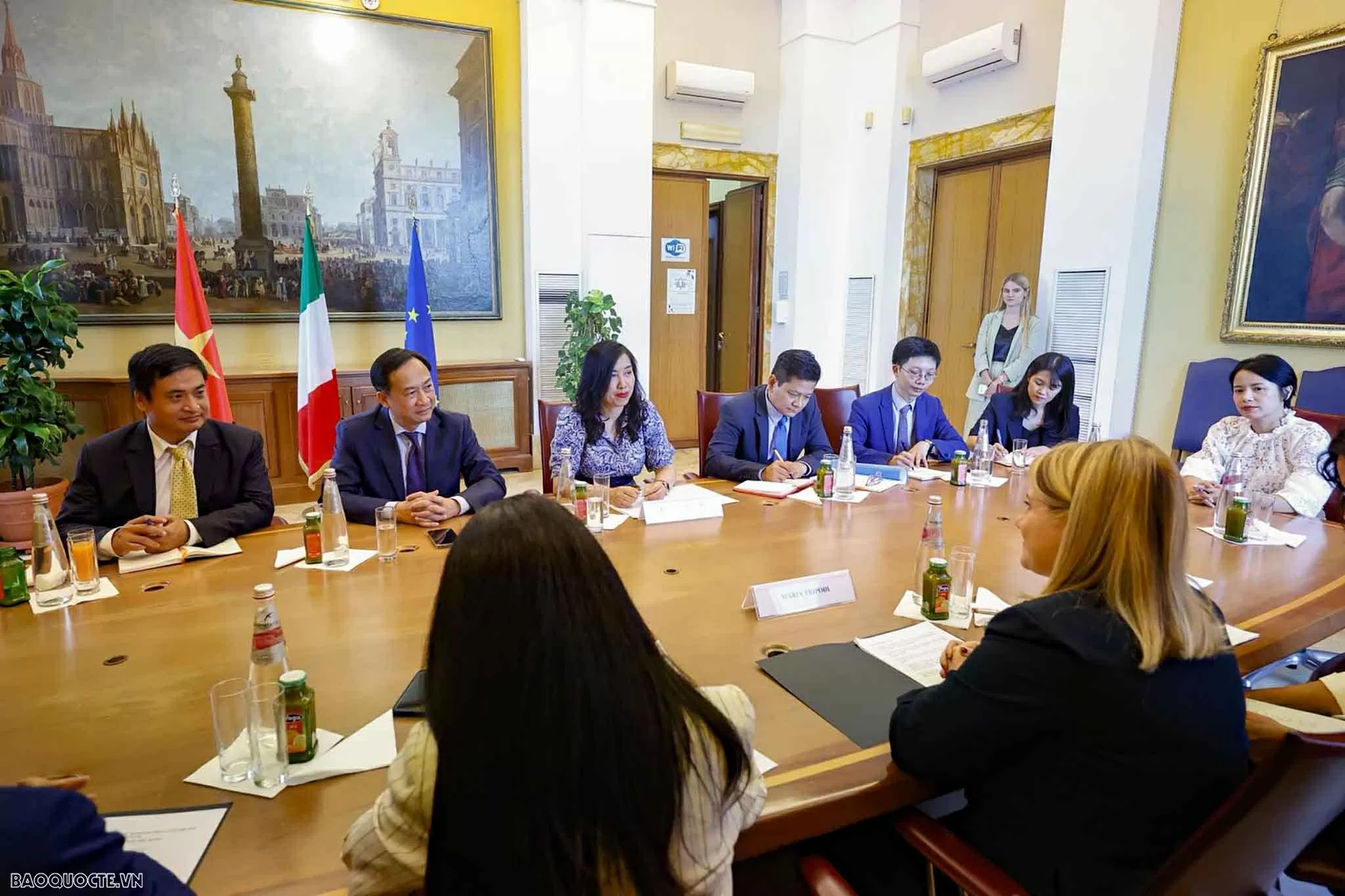 Thứ trưởng Ngoại giao Lê Thị Thu Hằng thăm, làm việc tại Italy Thứ trưởng Ngoại giao Lê Thị Thu Hằng thăm, làm việc tại Italy