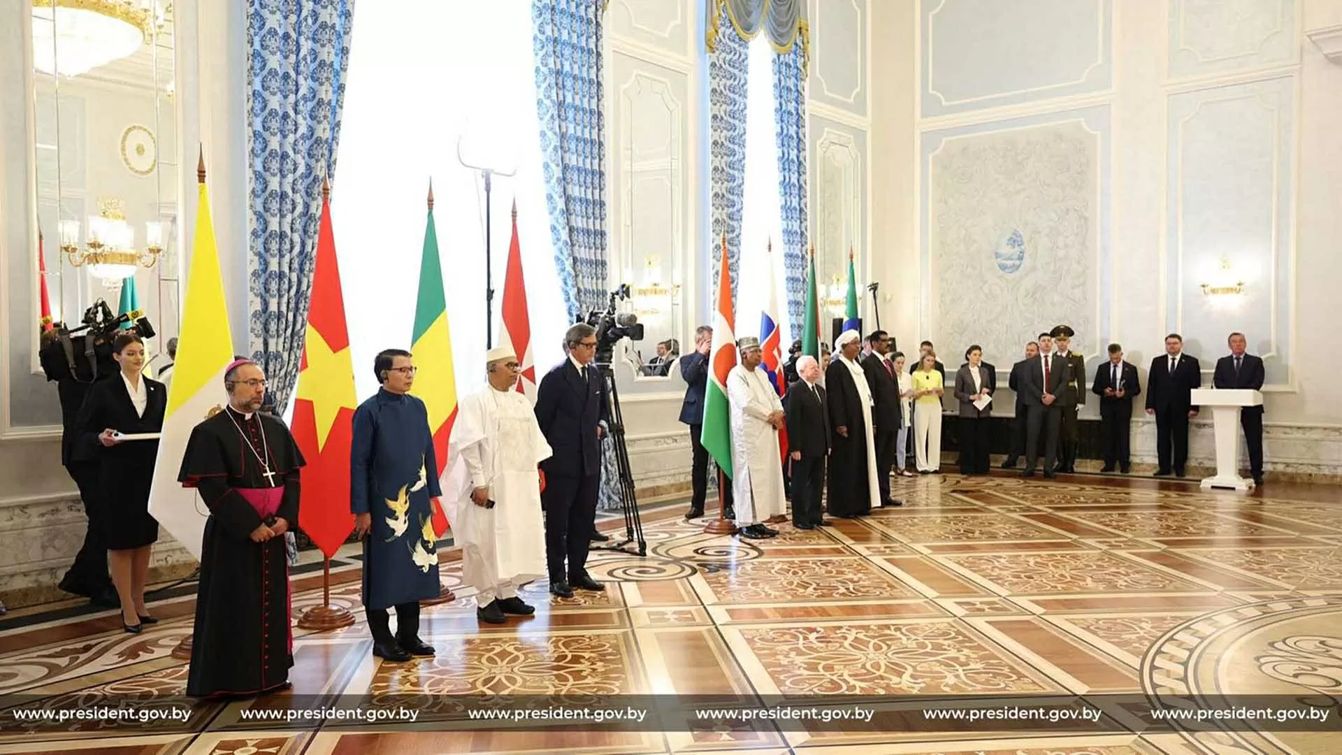 Đại sứ Việt Nam trình Thư ủy nhiệm lên Tổng thống Belarus Đại sứ Việt Nam trình Thư ủy nhiệm lên Tổng thống Belarus